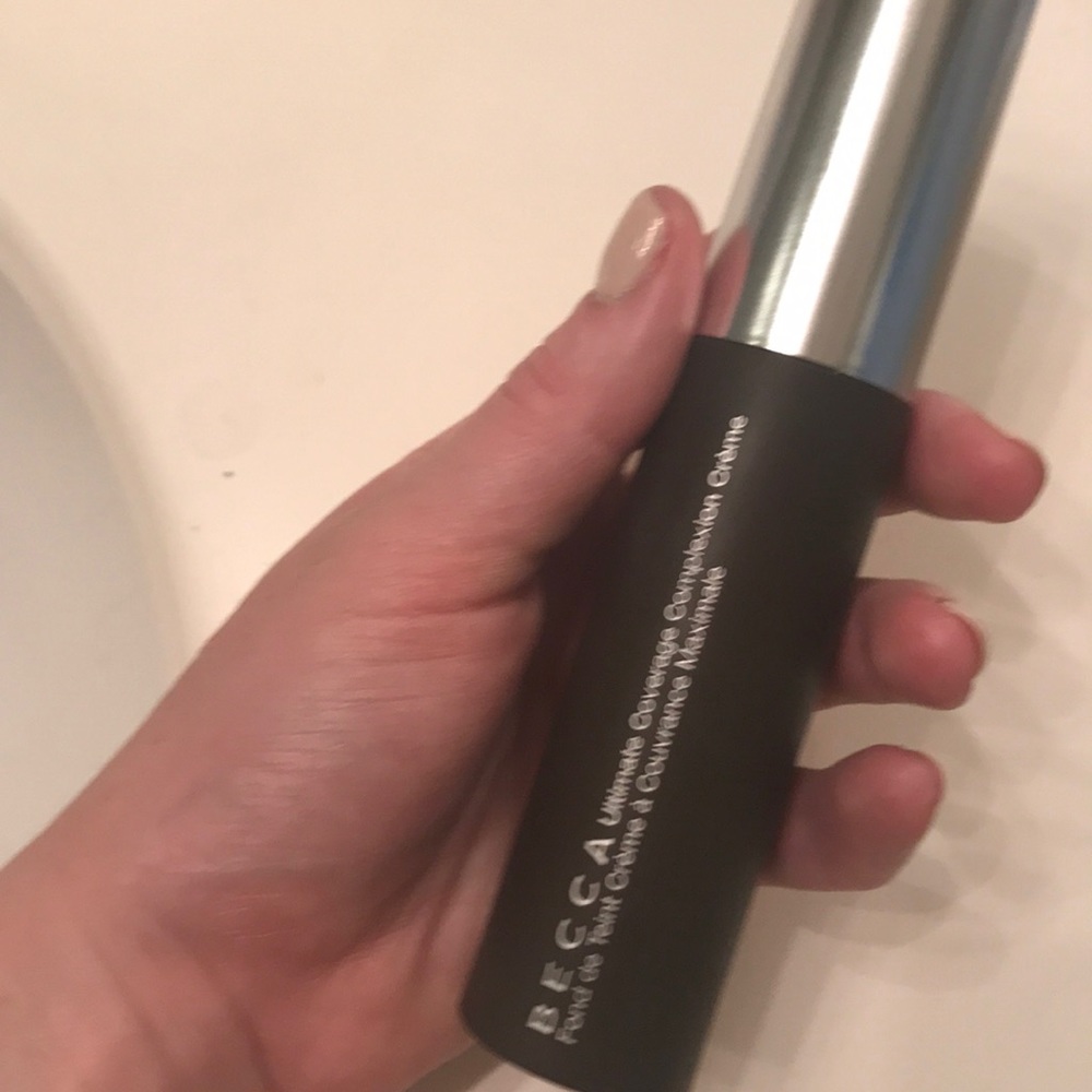 Becca Ultimate Coverage Creme in Shell